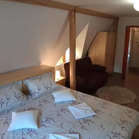 Konukevi Casa Camelia 3*